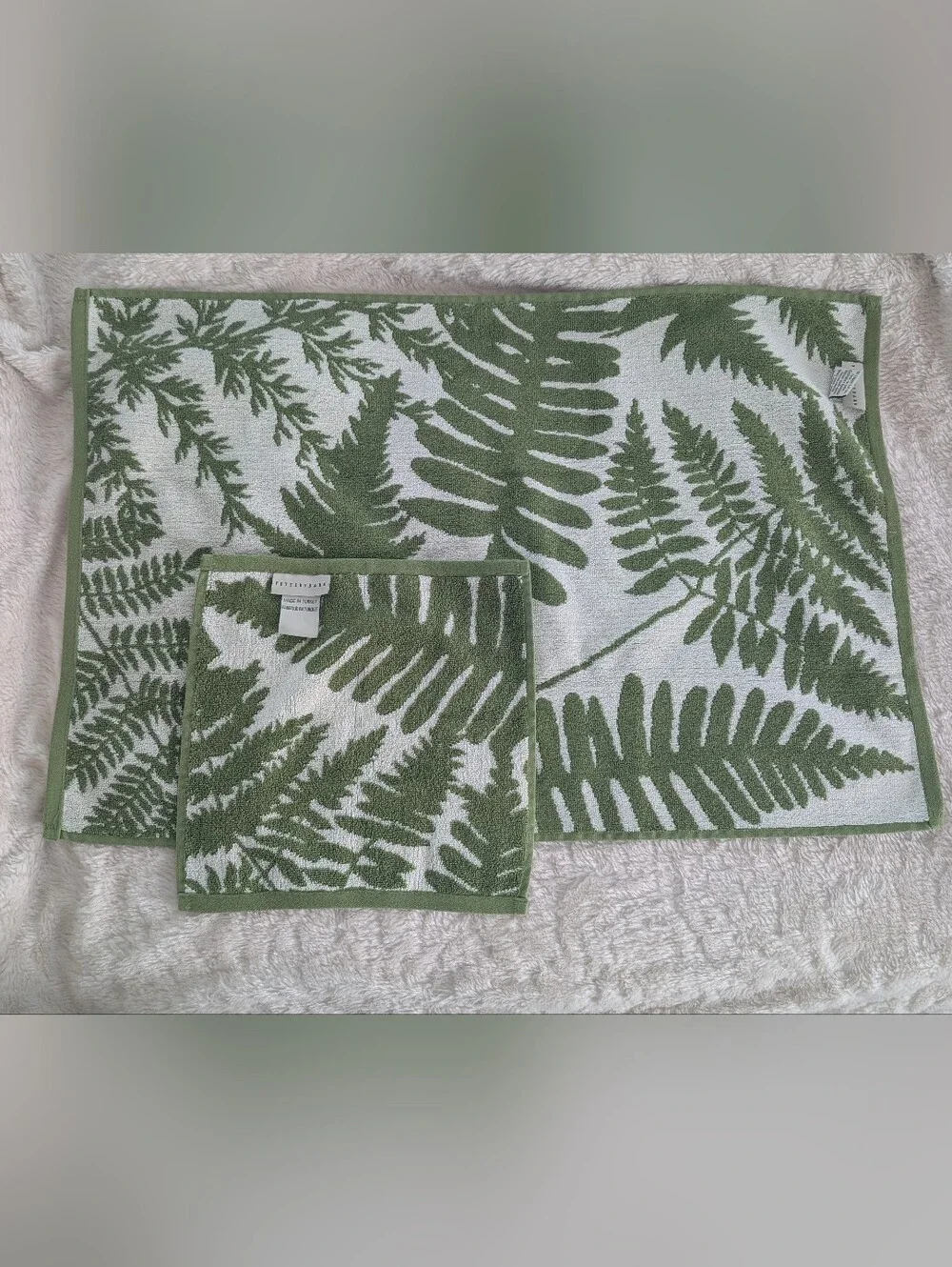 Pottery Barn Fern Towels - White & Green